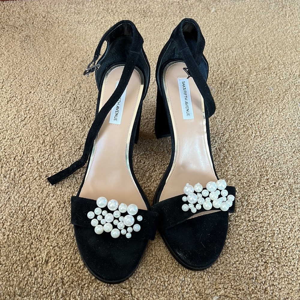 Black suede chunky heel with pearls. - Picture 4 of 4